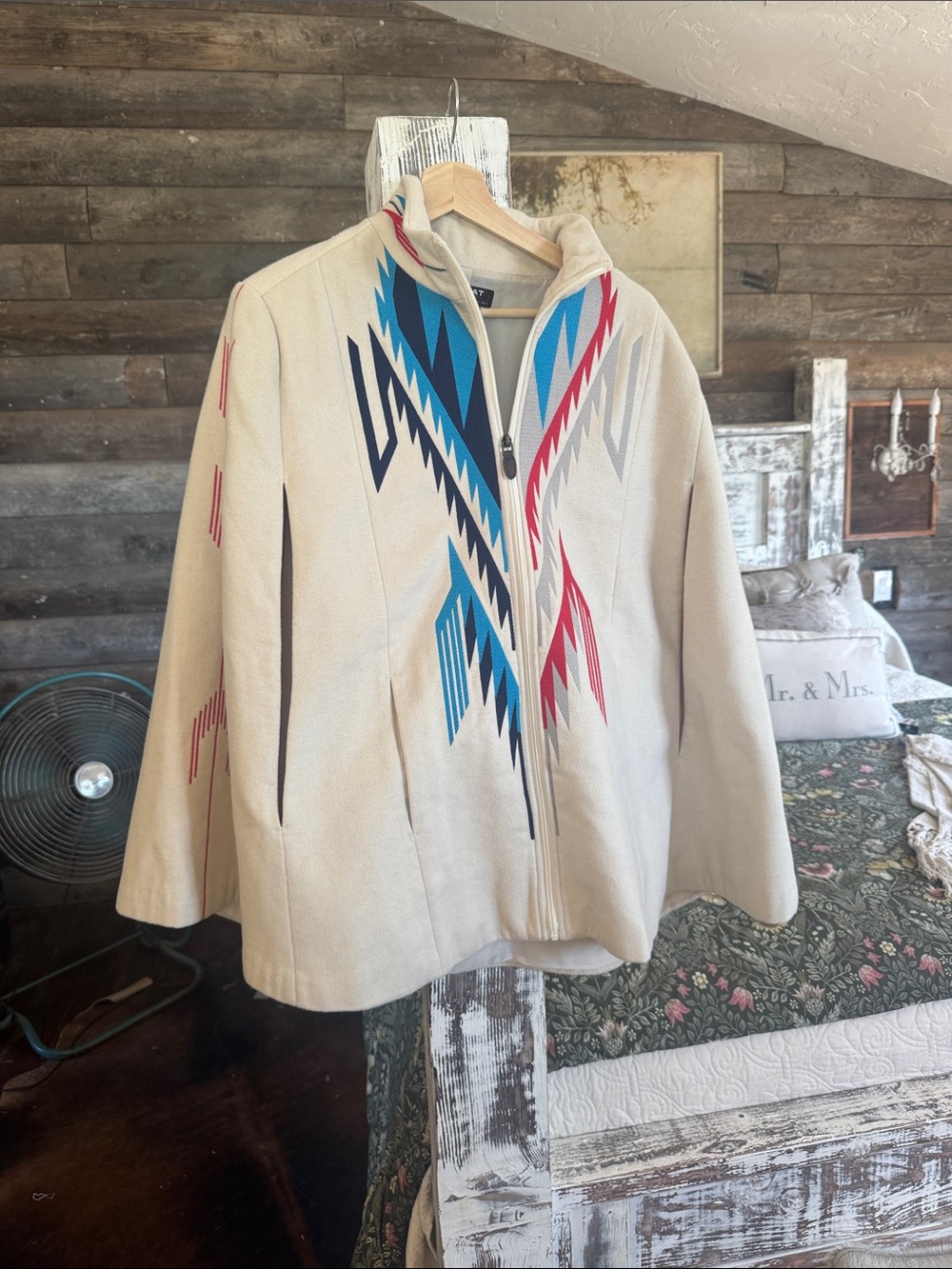 Women’s Cream Zip-Up Jacket with Aztec-Inspired Chevron Pattern